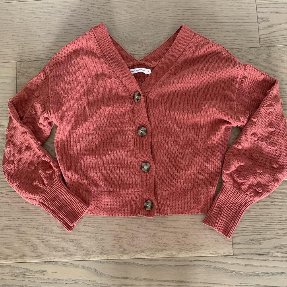 Moon & Madison Cropped Cardigan - Picture 3 of 5